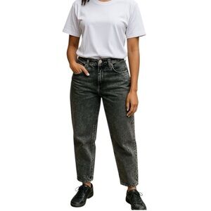 RM Rebecca Minkoff Mid Rise Studded Barrel Cropped Jean in Acid Wash size 2